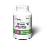 GigiVet FOR SENIOR Joints & Bones – naravna podpora sklepom za starejše pse FOR SENIOR Joints & Bones – naravna podpora sklepom pri starejših psih Napredno prehransko dopolnilo, ki vlaži sklepe, obnavlja hrustanec in zmanjšuje togost, posebej prilagojeno potrebam starejših psov. Glavne koristi: Obnavlja sklepno tkivo in ublaži otrdelost Lubrikira sklepe z dodano hialuronsko kislino Protivnetno delovanje zahvaljujoč MSM in bosveliji Izboljša prekrvavitev in gibljivost Podpira vsakodnevno aktivnost pri seniorjih Primeren za: Majhne, srednje in velike pse (tudi nad 60 kg) Senior pse vseh pasem, zlasti labradorce, nemške ovčarje, doge, mastife Sestava (na 1 tableto – 1 600 mg): Methylsulfonylmethan (MSM): 480 mg D-Glukozamin HCL: 450 mg Vitamin Ester C®: 120 mg Morski hondroitin: 99 mg Bosvelija 65 % izvleček: 30 mg Hialuronska kislina: 24 mg Shranjevanje: 0–25 °C, vlažnost ≤ 75 %, rok trajanja 26 mesecev. GigiVet FOR SENIOR Joints & Bones – naravna podpora sklepom za starejše pse