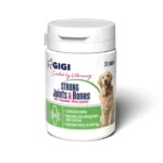 GigiVet Strong Joints & Bones – za močne sklepe in kosti1 Strong Joints & Bones je napredno prehransko dopolnilo za regeneracijo in vzdrževanje sklepov ter kosti pri psih. Njegova edinstvena formula na osnovi MSM, D-glukozamina, morskega hondroitina in izvlečka bosvelije deluje protivnetno, lubrikira sklepe in pospešuje obnovo hrustanca. Idealno za preprečevanje in terapijo displazije, artritisa ter drugih degenerativnih sklepnih bolezni. Kdaj uporabljati Preventivno: dnevna podpora sklepom in kolkom Po poškodbah ali operacijah: blaženje bolečin in hitrejša rehabilitacija Pri displaziji in osteoartritisu: protivnetno delovanje in izboljšanje gibljivosti Primerno za Majhne in srednje pse do 30 kg Mladičke velikih pasem nad 3 mesece, odrasle in senior pse Posebej za labradorce, zlatega prinašalca, nemškega ovčarja, doge, mastife Ključne prednosti Zmanjša togost in lubrikira sklepe Obnavlja hrustanec in sklepne površine Izboljša prekrvavitev v sklepih Naravno protibolečinsko in antiinflamatorno Enostavne in slastne tablete, ki jih psi radi zaužijejo Aktivne sestavine (na tableto) Methylsulfonylmethan (MSM): 320 mg – gradnik vezivnega tkiva D-Glukozamin HCL: 300 mg – podpora sintezi hrustanca in hialuronske kisline Vitamin Ester C®: 80 mg – protivoksidant z dolgo izločanjem Morski hondroitin: 66 mg – izboljša lubrikacijo sklepov Bosvelija (65 % izvleček): 20 mg – naravni protivnetni učinek Navodila za uporabo Zagotovite 1 tableto dnevno (1 600 mg) direktno ali v hrani. Shranjevanje in rok uporabe Rok uporabnosti: 26 mesecev od datuma proizvodnje Temperatura: 0 °C do +25 °C; vlažnost ≤ 75 % Strong Joints & Bones: vaš partner pri ohranjanju gibljivosti, preprečevanju artritisa in podpori sklepom vašega psa.